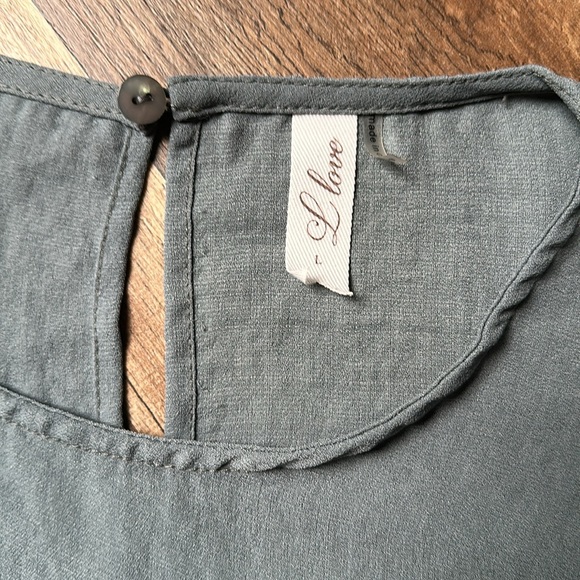 L Love Flutter Sleeve Top- L- Blue/Gray - Picture 2 of 4